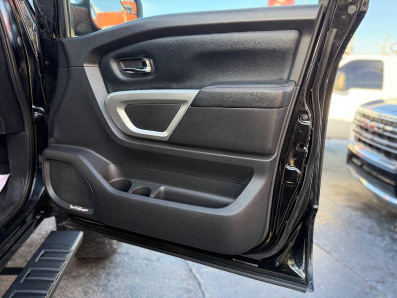 2017 Nissan Titan SL