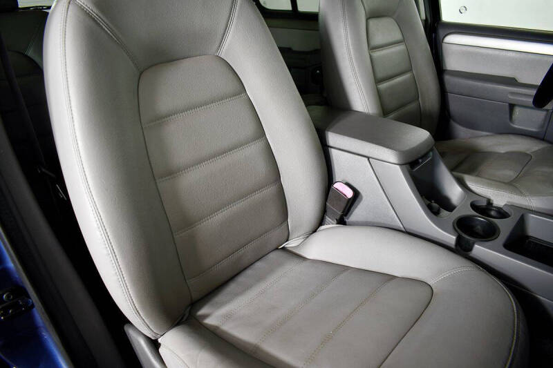 2004 Ford Explorer XLT