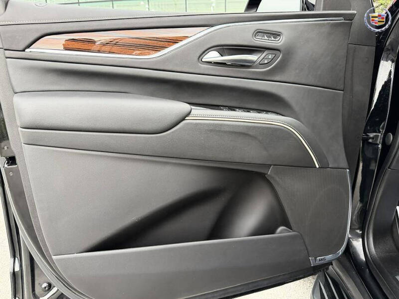 2022 Cadillac Escalade Luxury
