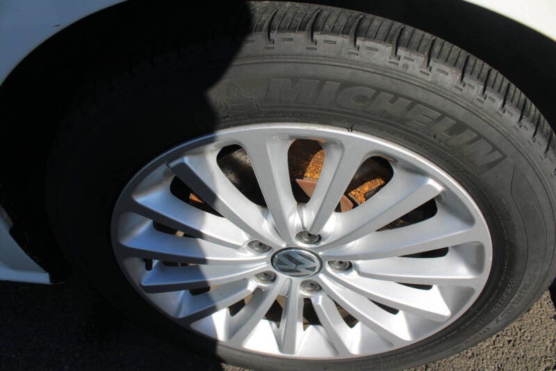 2017 Volkswagen Passat 1.8T SE