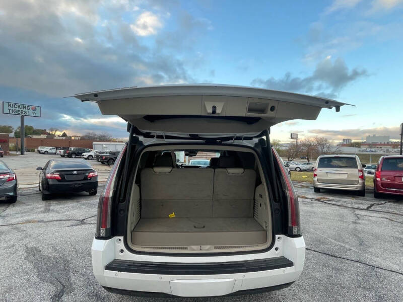 2016 Cadillac Escalade Luxury Collection