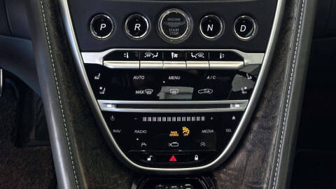 2022 Aston Martin DB11 V8