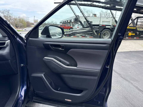 2023 Toyota Highlander LE