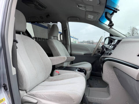 2011 Toyota Sienna LE 8-Passenger