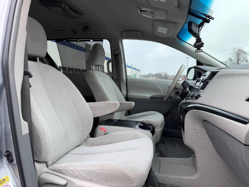 2011 Toyota Sienna LE 8-Passenger