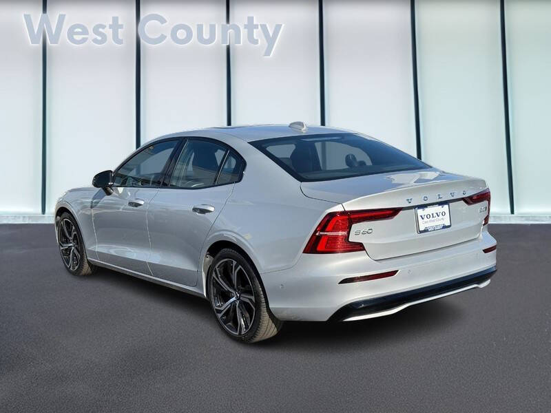 2024 Volvo S60 B5 Ultimate Dark Theme