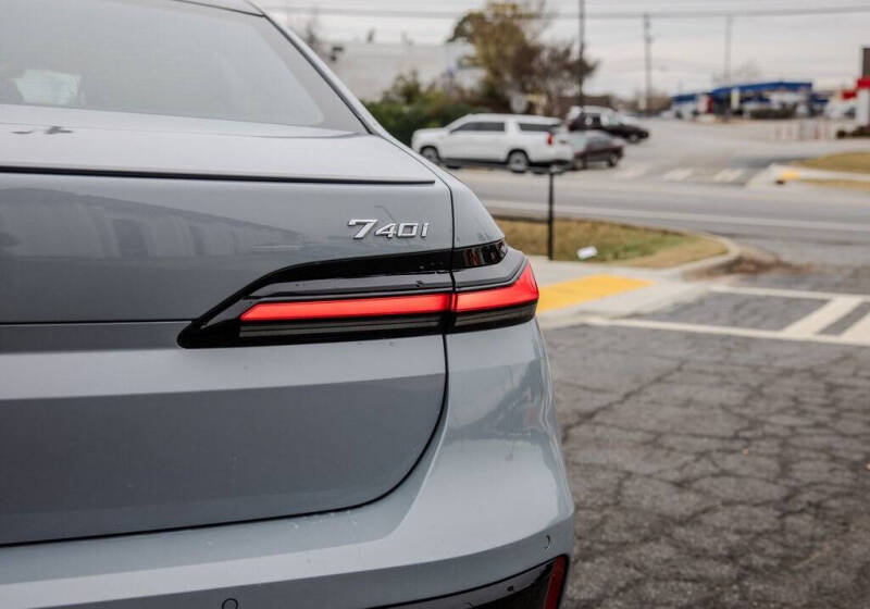 2023 BMW 7 Series 740i