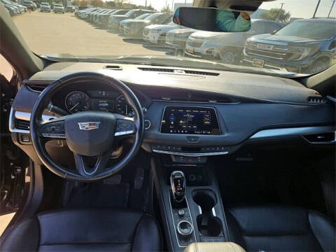 2023 Cadillac XT4 Premium Luxury