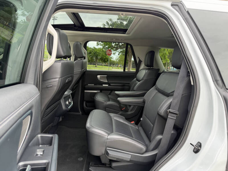 2025 Ford Expedition Platinum