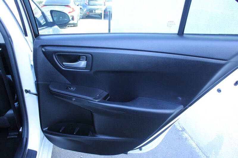 2017 Toyota Camry SE