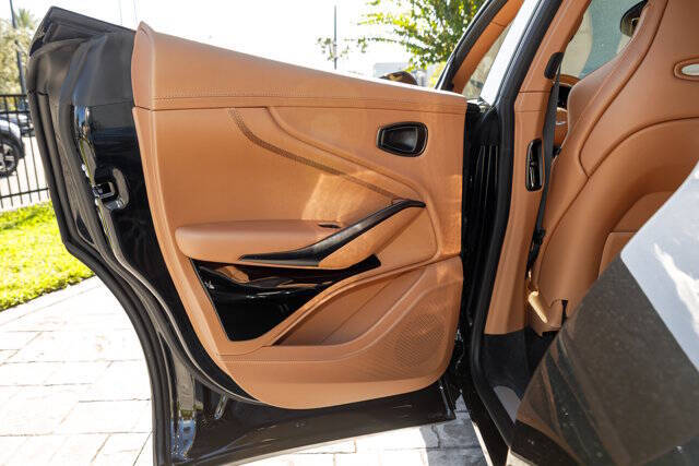 2025 Aston Martin DBX 707