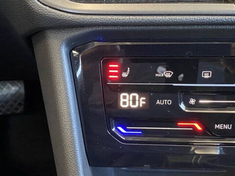 2025 Volkswagen Taos SE Black 4Motion