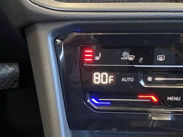 2025 Volkswagen Taos SE Black 4Motion