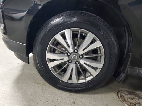 2017 Nissan Pathfinder SV