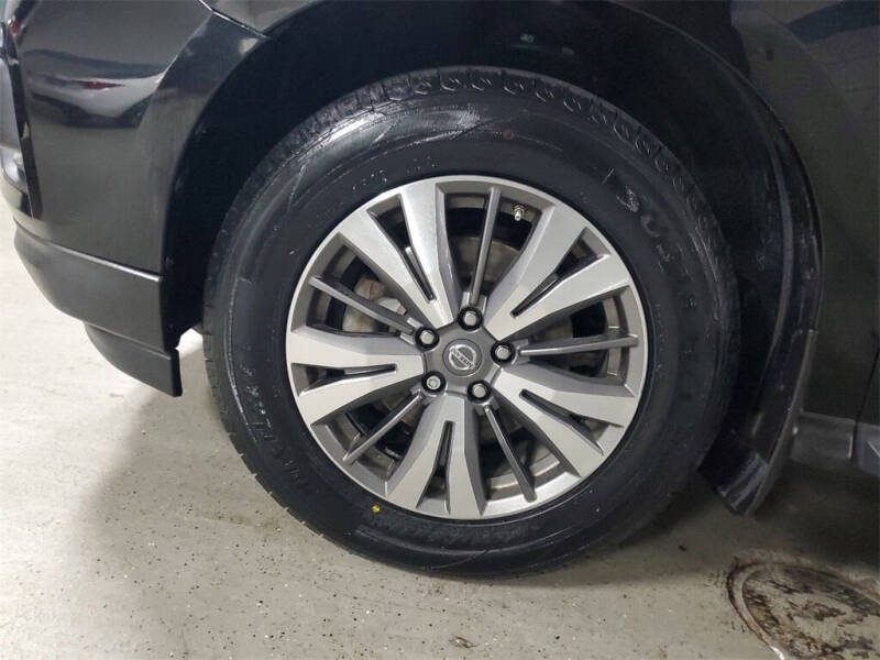 2017 Nissan Pathfinder SV