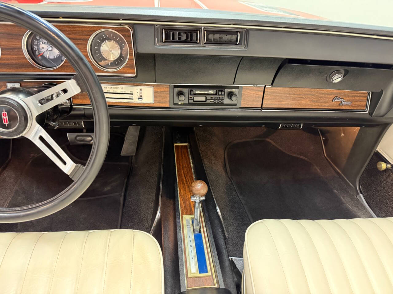 1972 Oldsmobile Cutlass Supreme 23