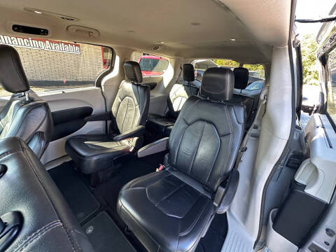 2017 Chrysler Pacifica Touring-L