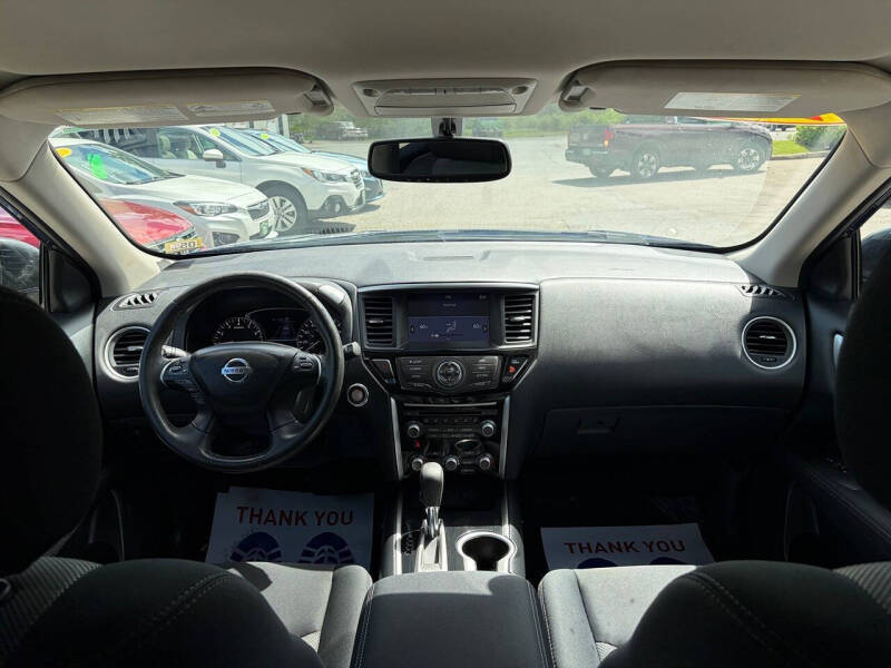 2017 Nissan Pathfinder SV
