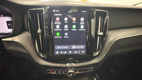 2024 Volvo XC60 B5 Core Dark Theme