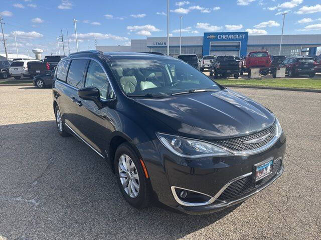 Used 2019 Chrysler Pacifica Touring L with VIN 2C4RC1BG8KR605018 for sale in Bloomington, IL