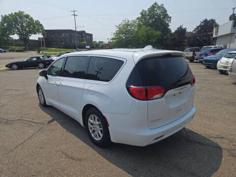 2017 Chrysler Pacifica LX