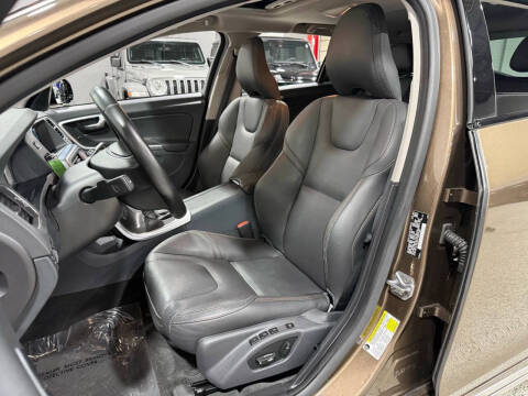 2016 Volvo V60 Cross Country T5