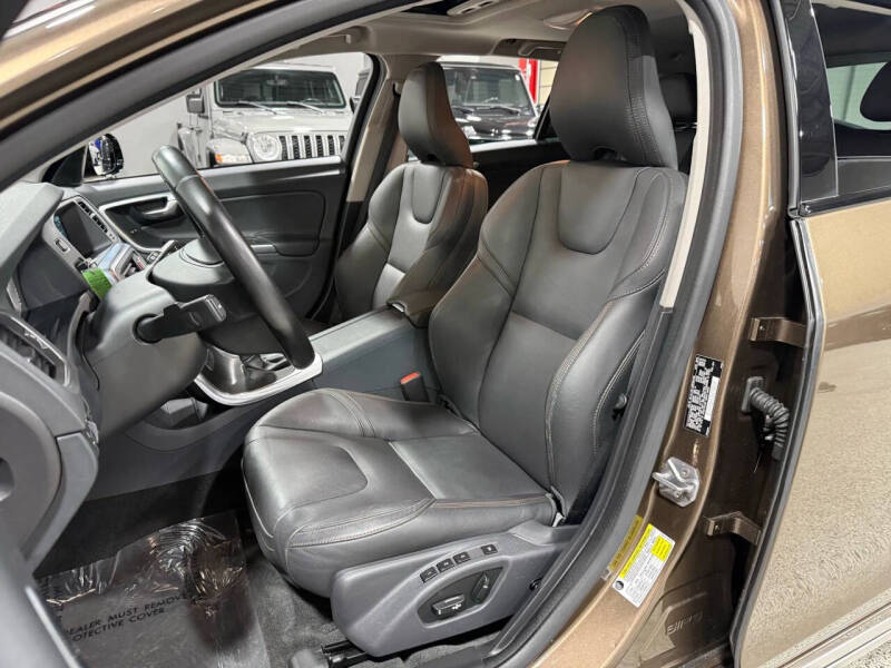 2016 Volvo V60 Cross Country T5