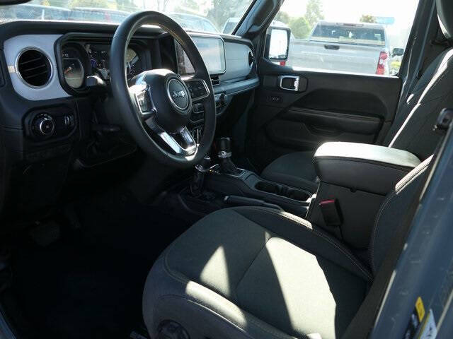 2024 Jeep Wrangler Sahara