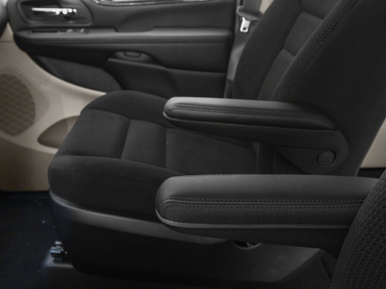 2017 Dodge Grand Caravan 10