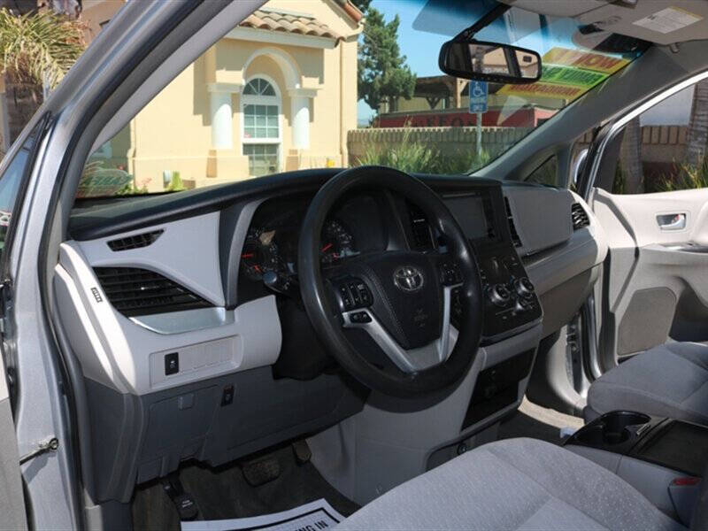 2017 Toyota Sienna LE 8-Passenger