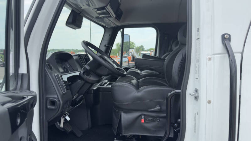 2025 Freightliner M2 106