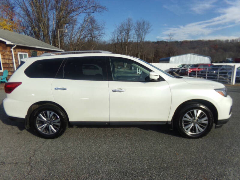 2017 Nissan Pathfinder SL