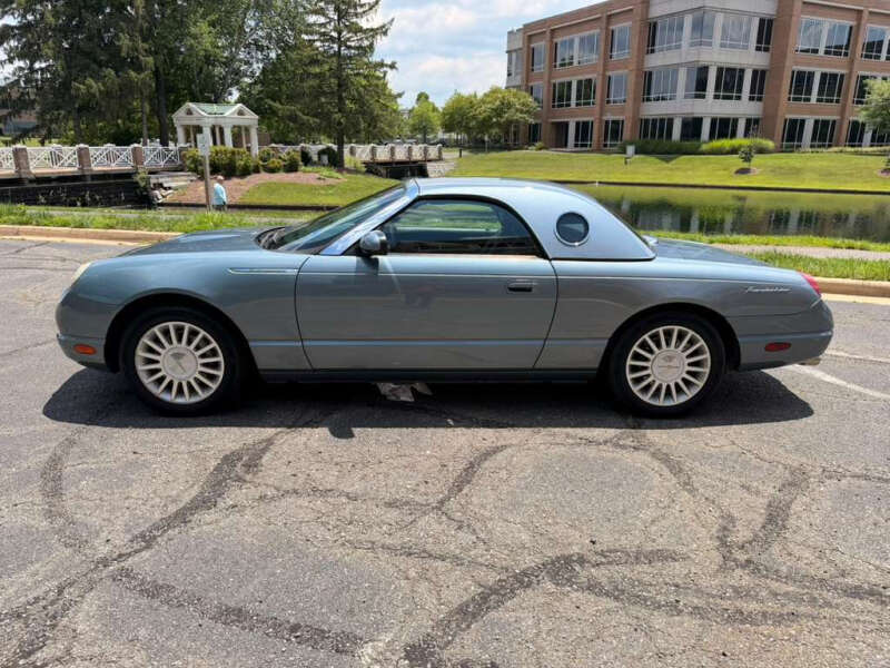 2005 Ford Thunderbird Deluxe