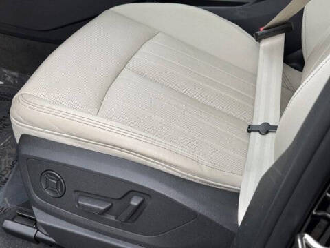 2024 Audi Q8 e-tron quattro Premium Plus