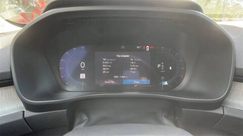 2025 Volvo XC40 B5 Plus Bright Theme