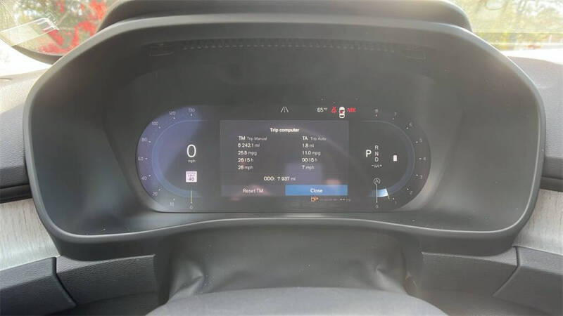 2025 Volvo XC40 B5 Plus Bright Theme