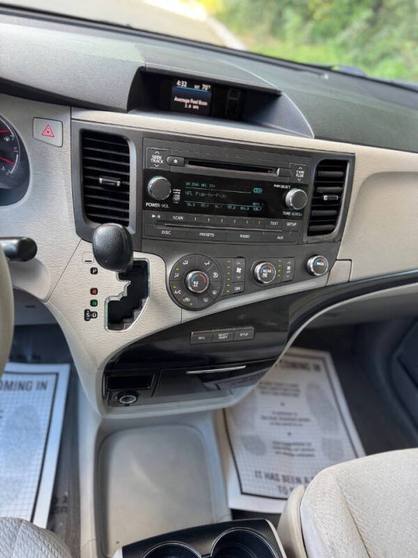 2011 Toyota Sienna LE 8-Passenger