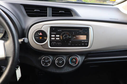 2014 Toyota Yaris 5-Door LE