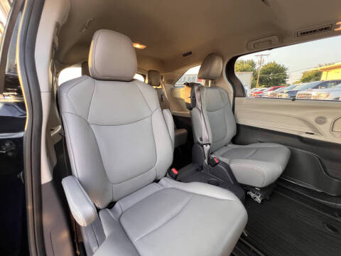 2021 Toyota Sienna XLE 8-Passenger