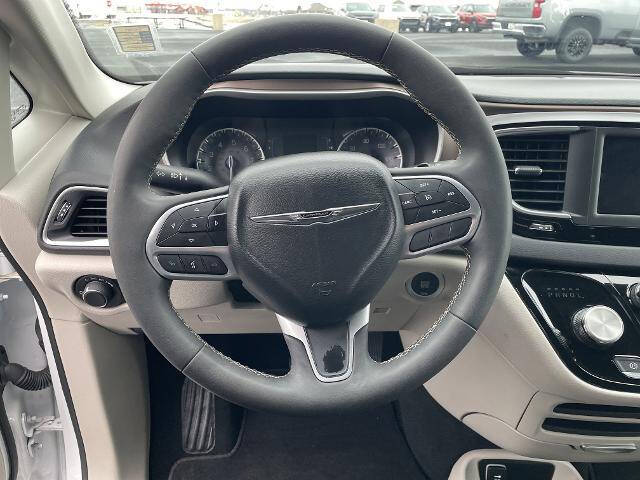 2024 Chrysler Voyager LX