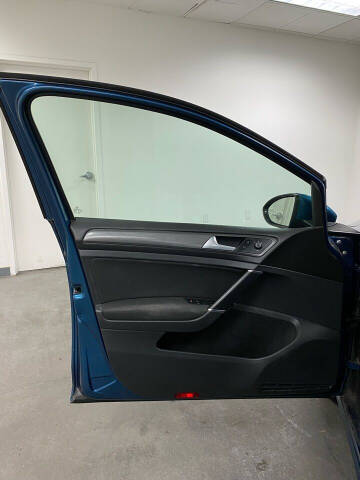 2019 Volkswagen Golf SE