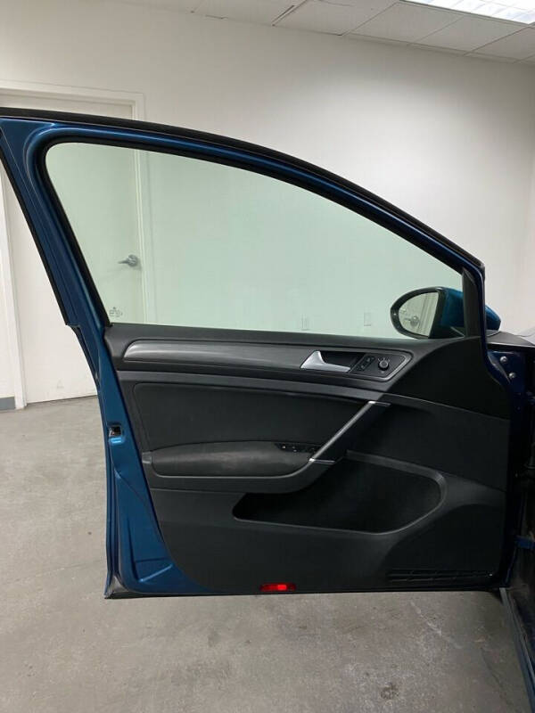 2019 Volkswagen Golf SE