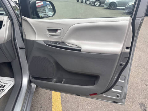 2017 Toyota Sienna L 7-Passenger