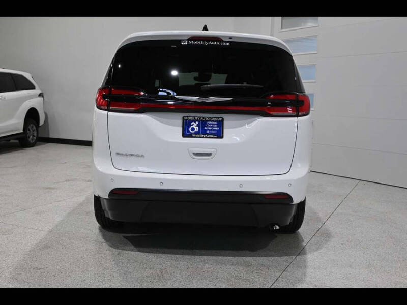 2024 Chrysler Pacifica Touring