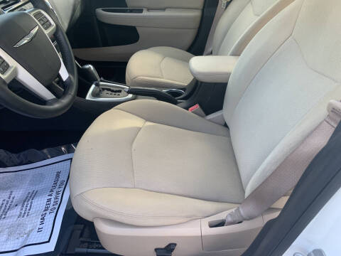 2013 Chrysler 200 Touring