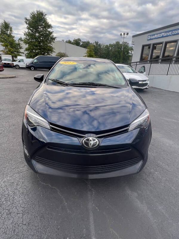 2017 Toyota Corolla LE photo 2