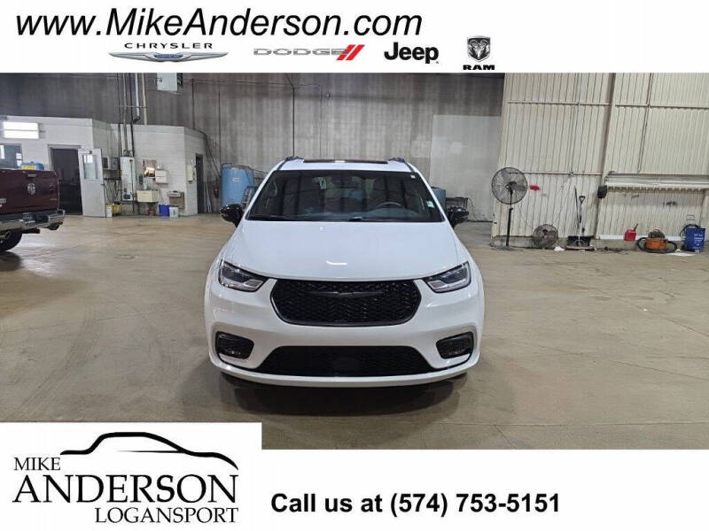 2024 Chrysler Pacifica Touring L