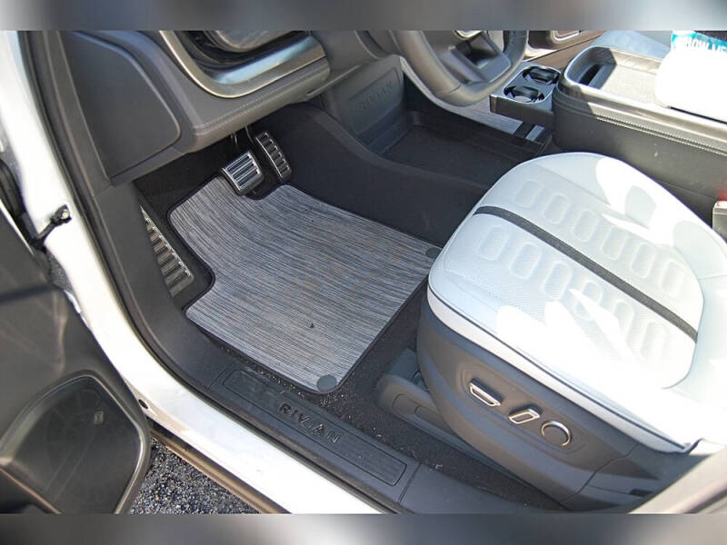 2023 Rivian R1S Adventure