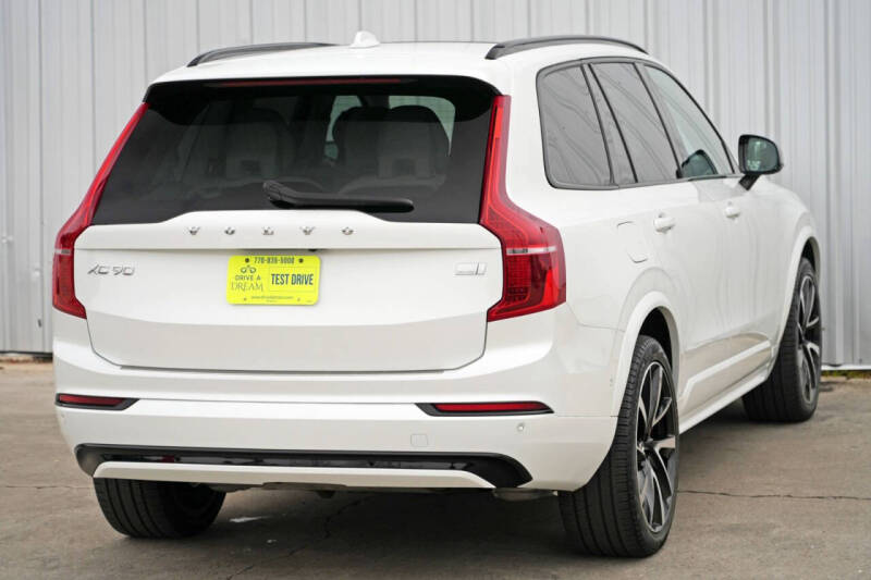 2023 Volvo XC90 Recharge T8 Ultimate Dark Theme