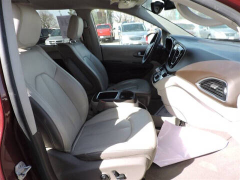 2017 Chrysler Pacifica Touring-L Plus